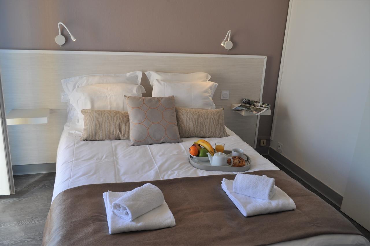 Double Room with Balcony - Sea and Street View,584862951:JPEG