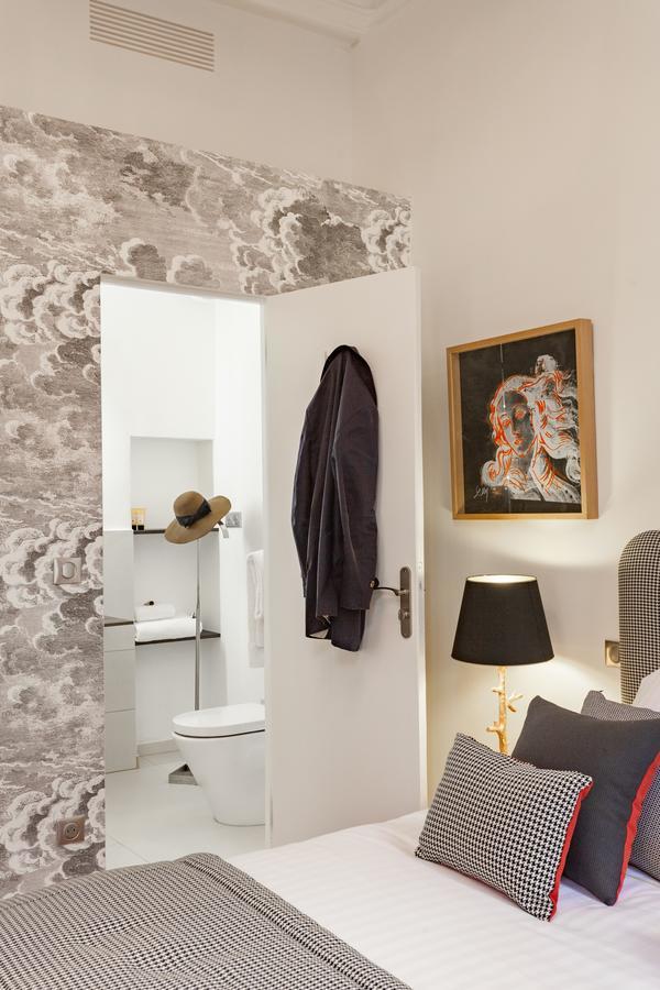 Deluxe Double Room Shower