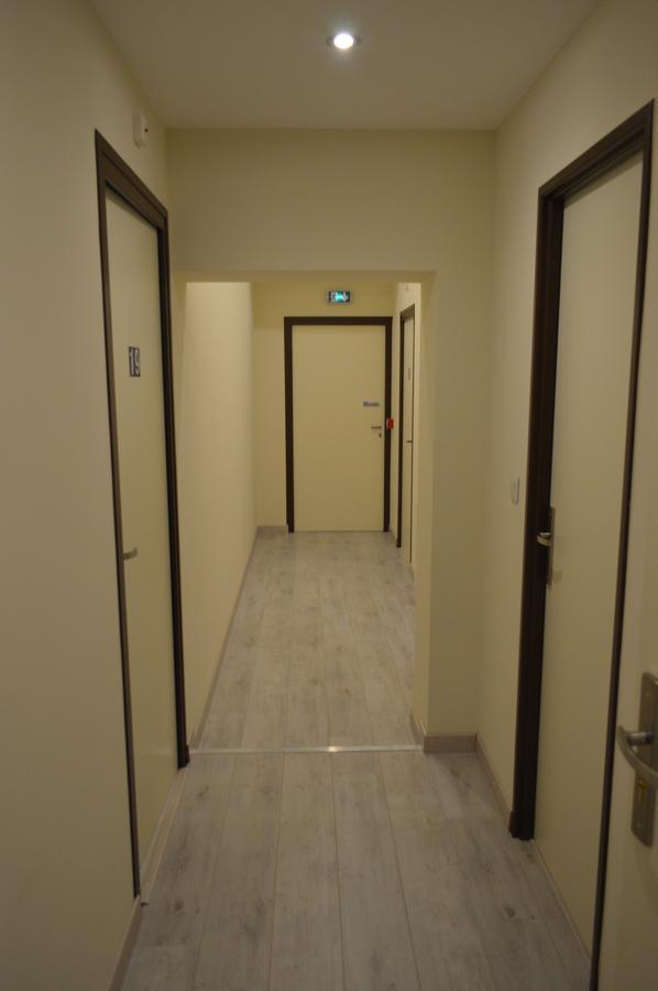 Two Adjacent Double or Twin Room common bathroom Stair access only