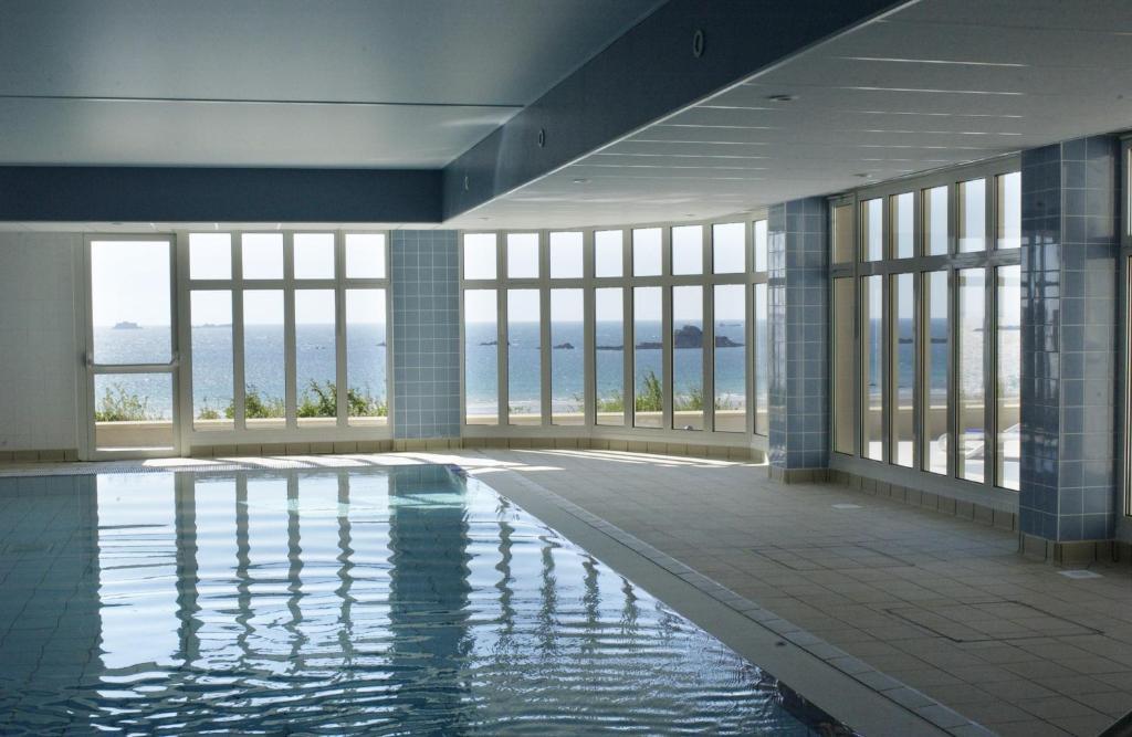 One-Bedroom Apartment City View