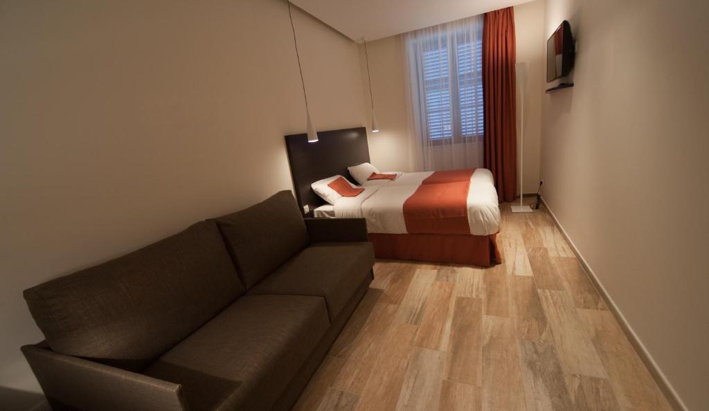 Family Room,64828417:JPEG