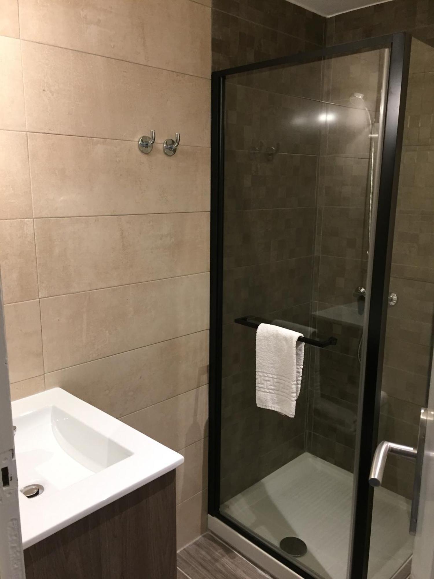 Twin Room Shower