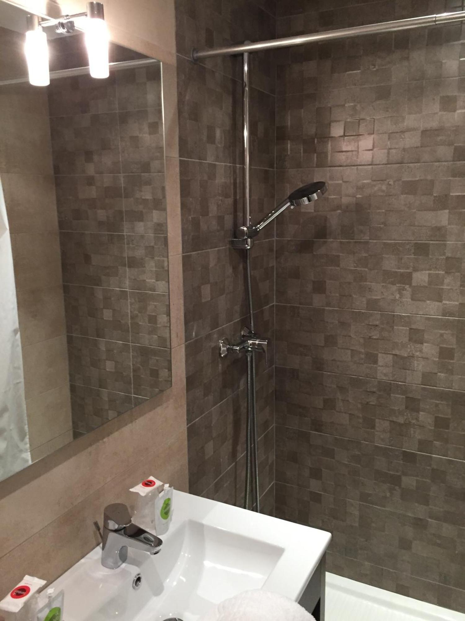 Double Room Shower
