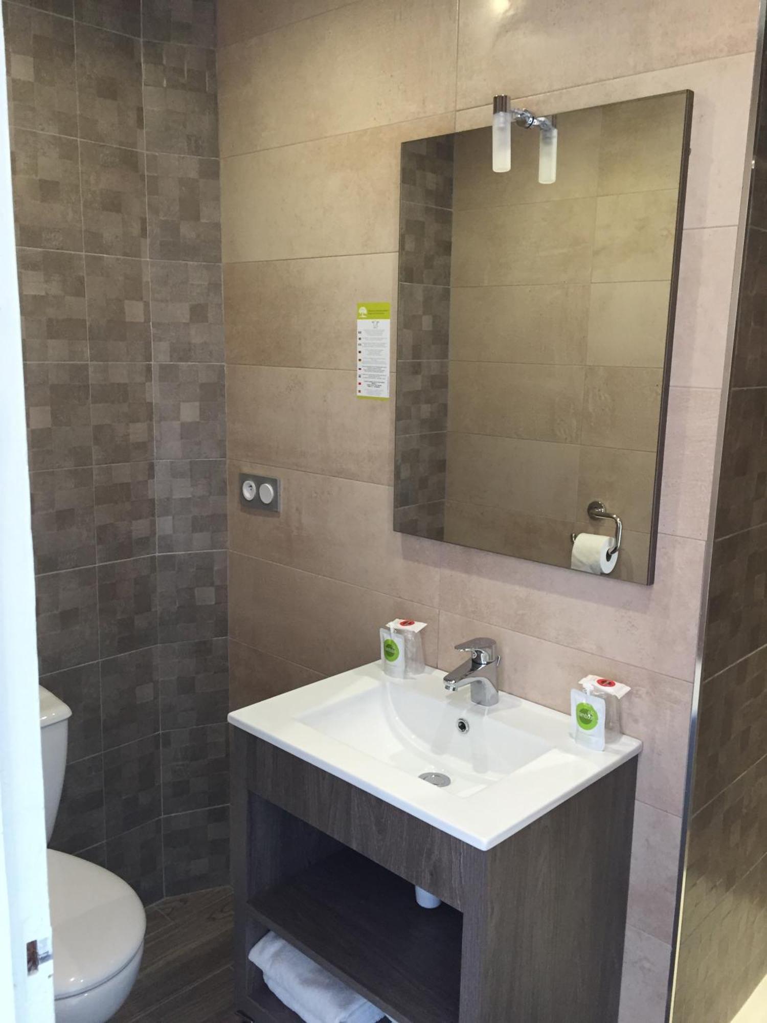Double Room Shower