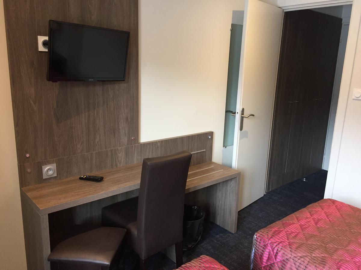 Twin Room Shower