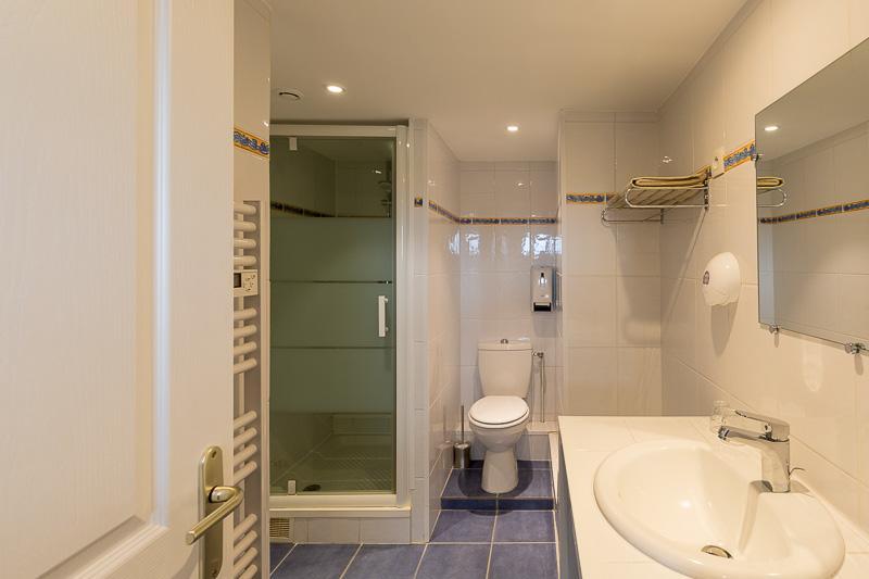 Large Double Room Air-Conditioning