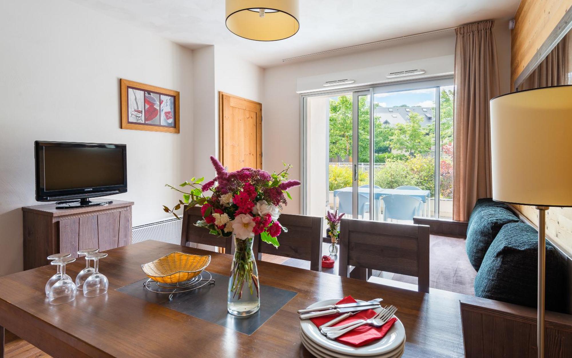 One-Bedroom Apartment Alcove