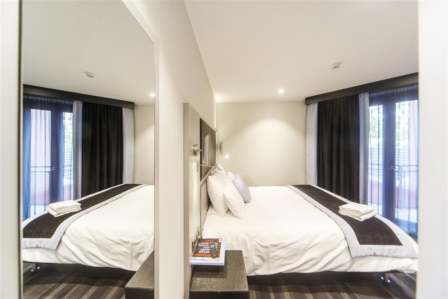 Executive King Room with King Bed and Balcony,758836402:JPEG