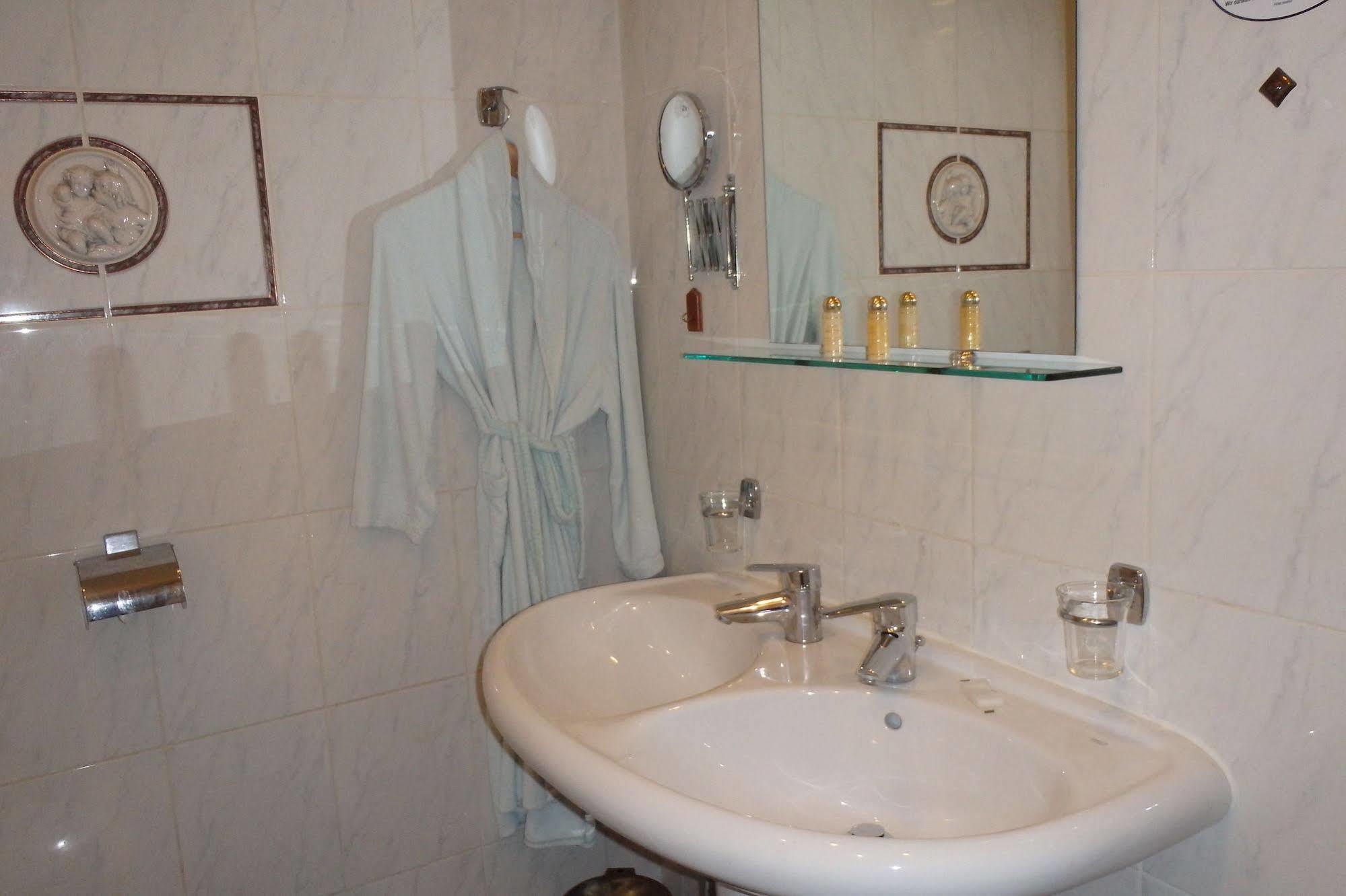 Double Room Bathroom
