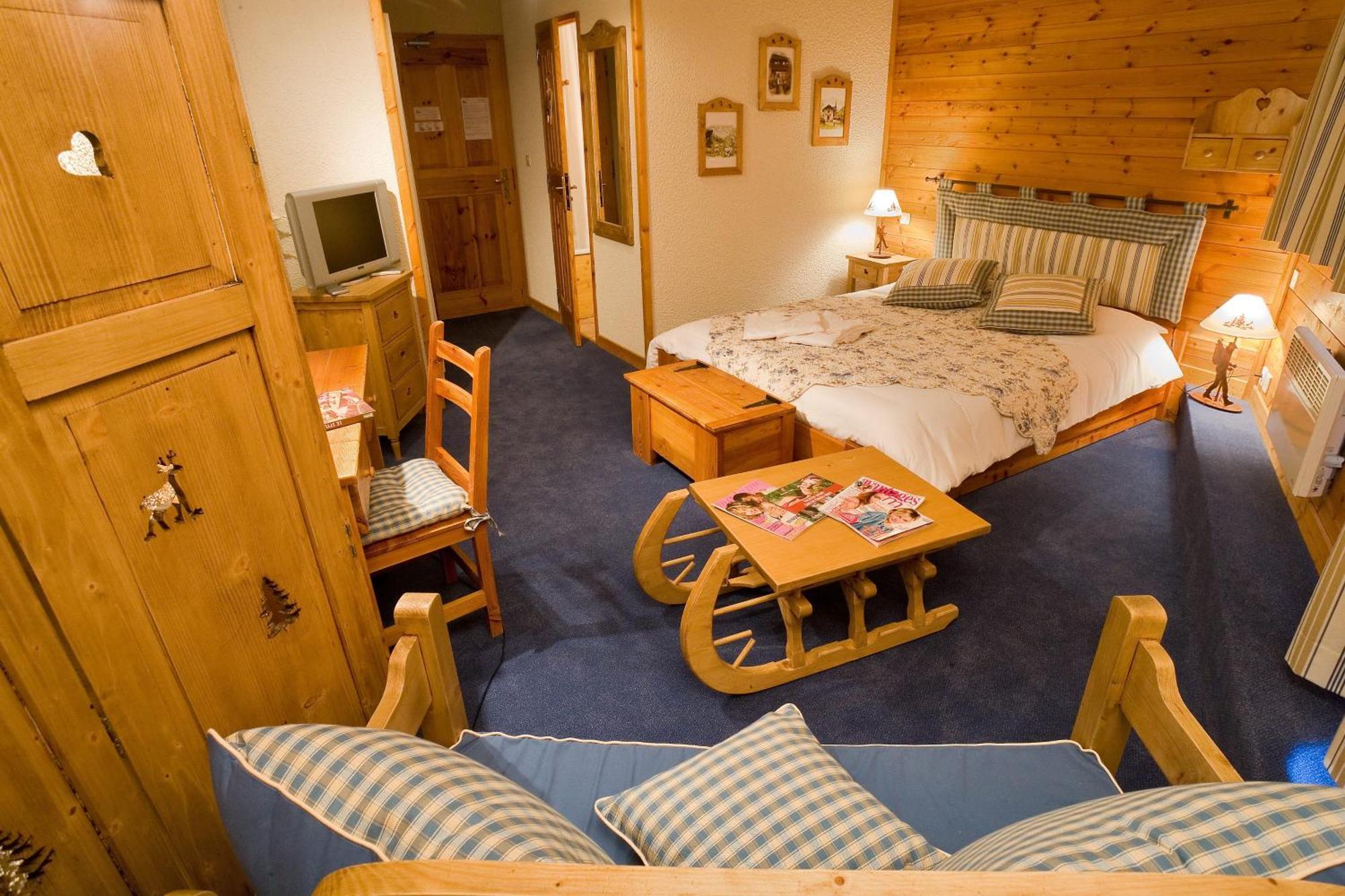 Double Room Short
