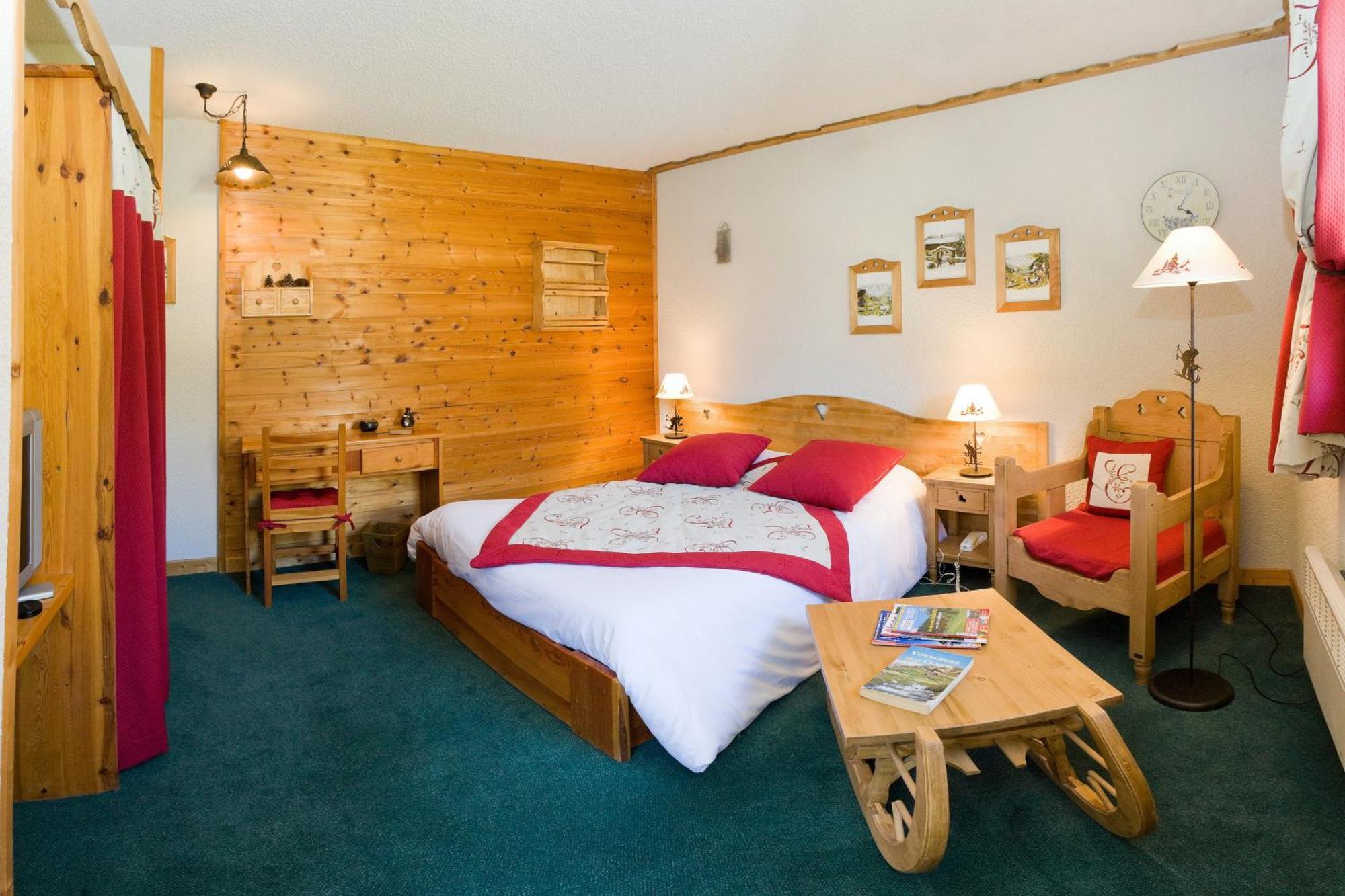 Double Room Short