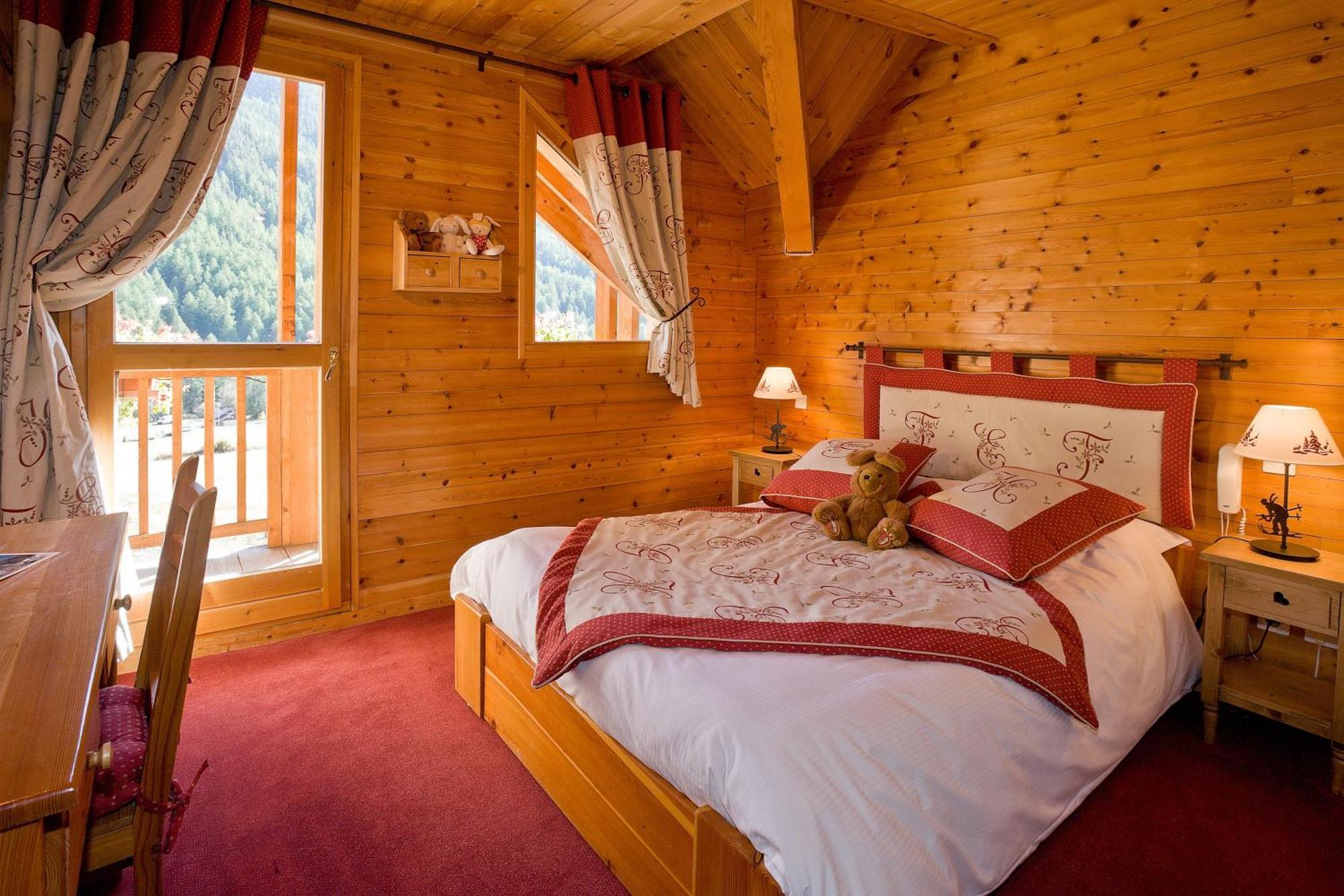Double Room Short
