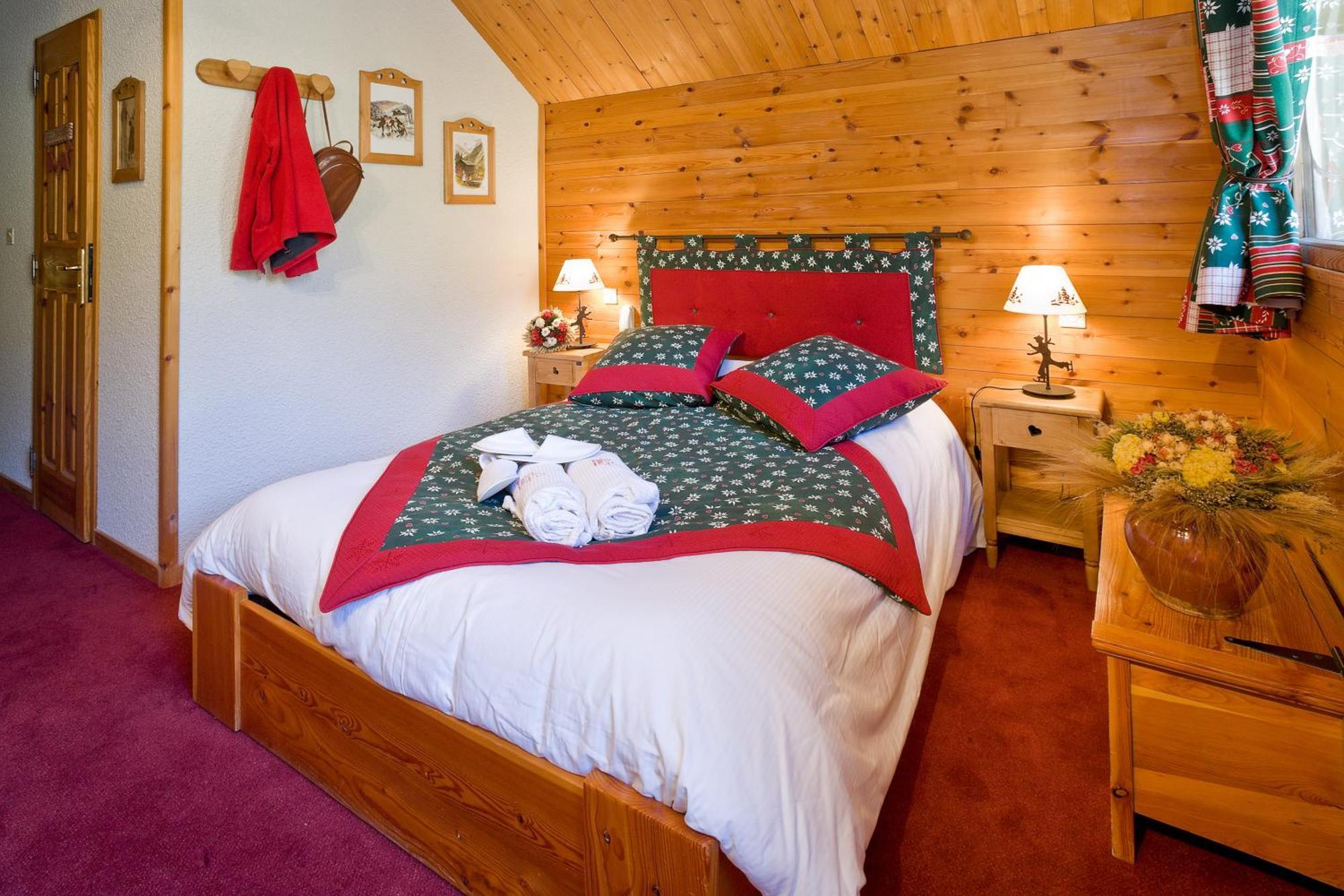 Double Room Short