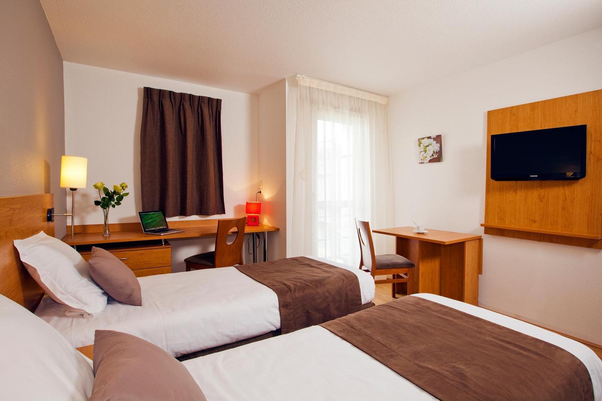 One-Bedroom Apartment (4 Adults),692215074:JPEG