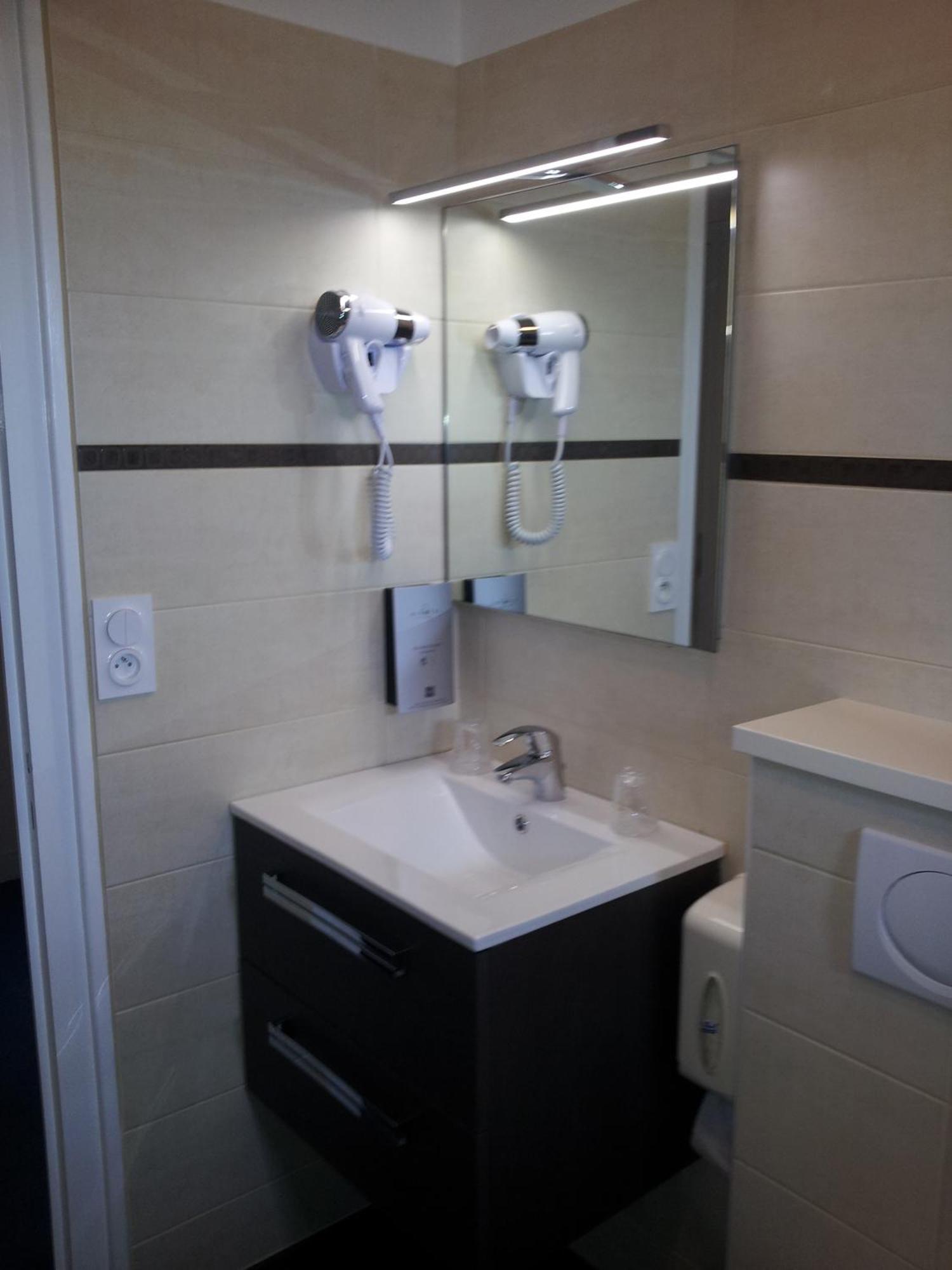 Double Room Bath Port Rhu View Additionnal Bed,692242251:JPEG