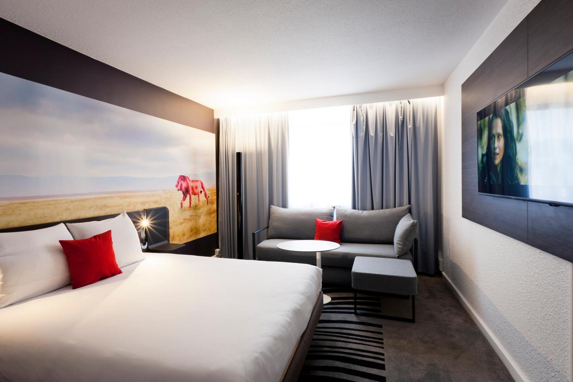 Classic Room with 1 Double Bed and 1 Single Bed,670466541:JPEG