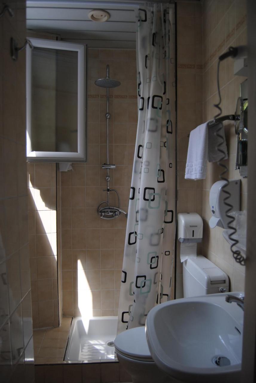 Single Room Private Bathroom