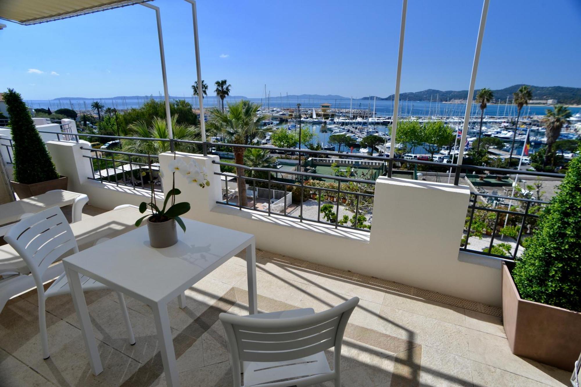Superior Doppelzimmer mit Terrasse und Meerblick