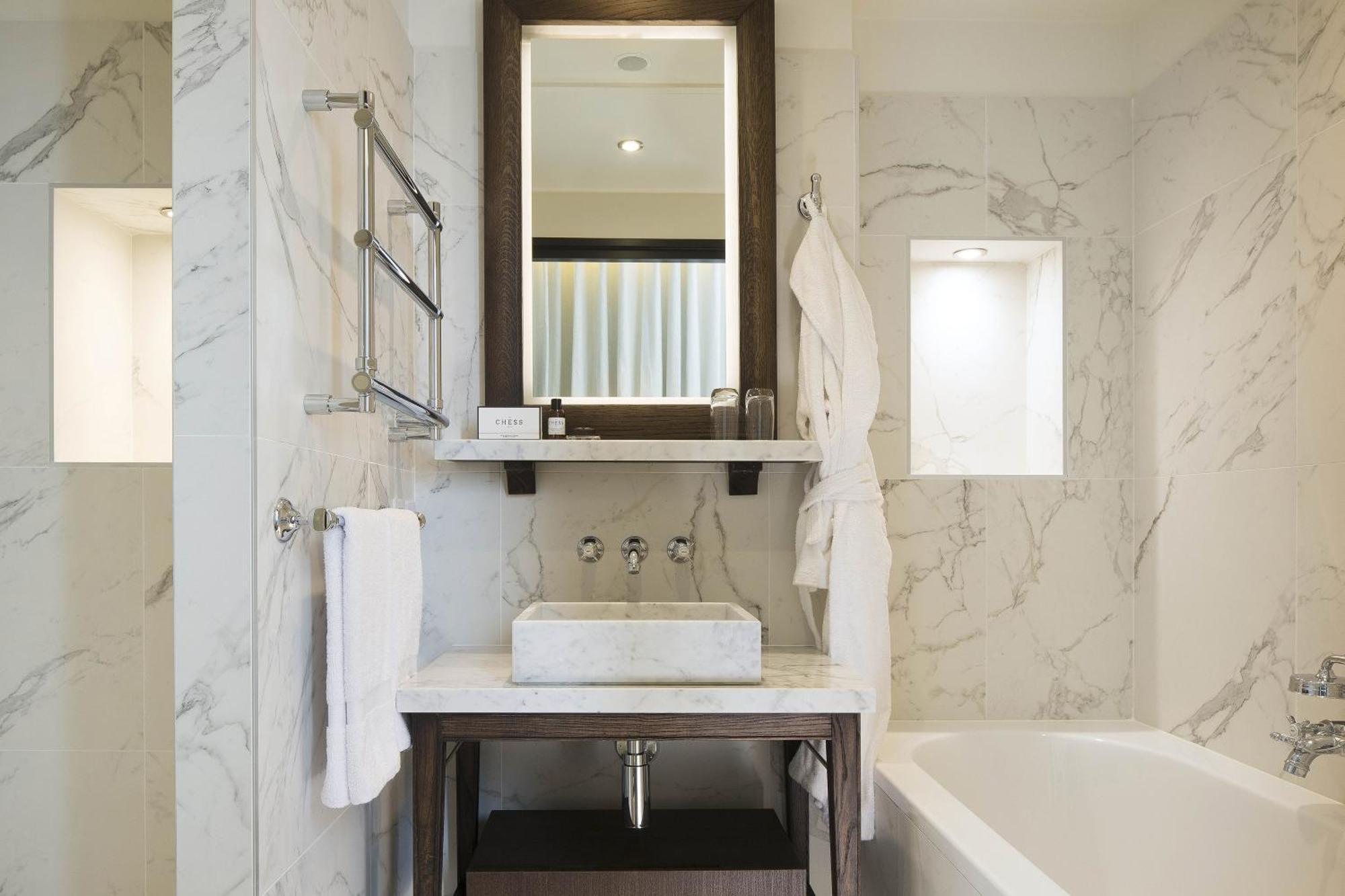 Suite,1617474951:JPEG