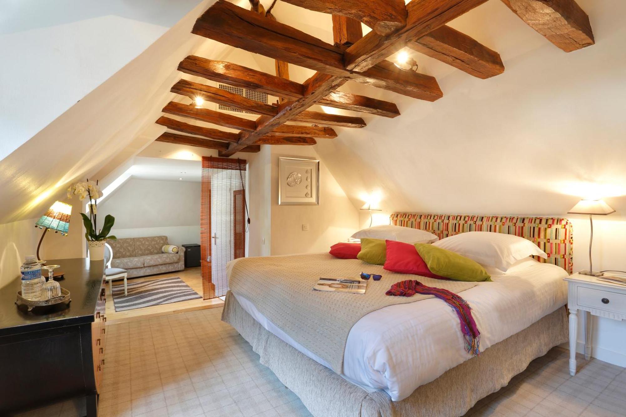 Double Room Signature