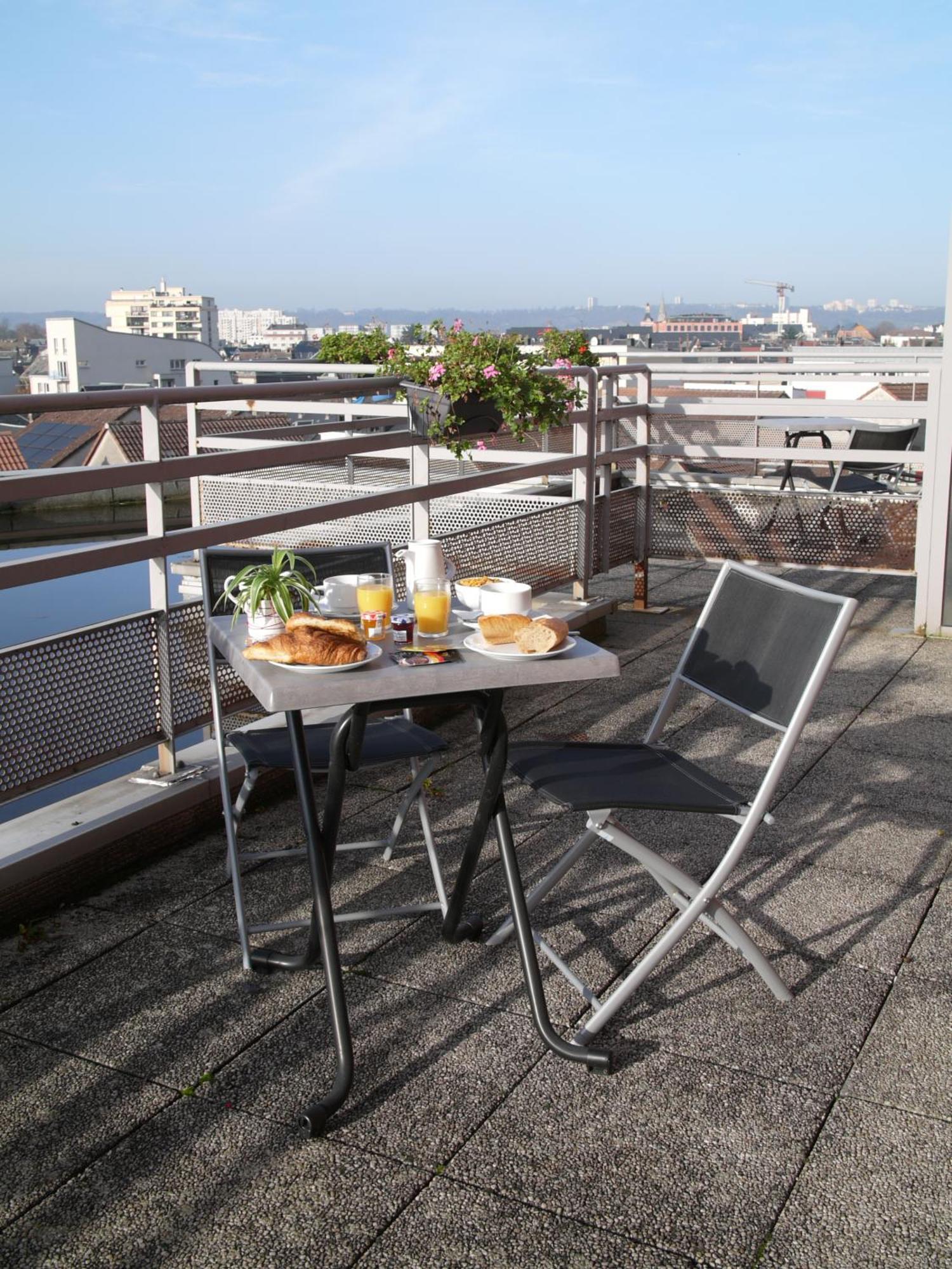 Premium Studio Balcony,1284880246:JPEG