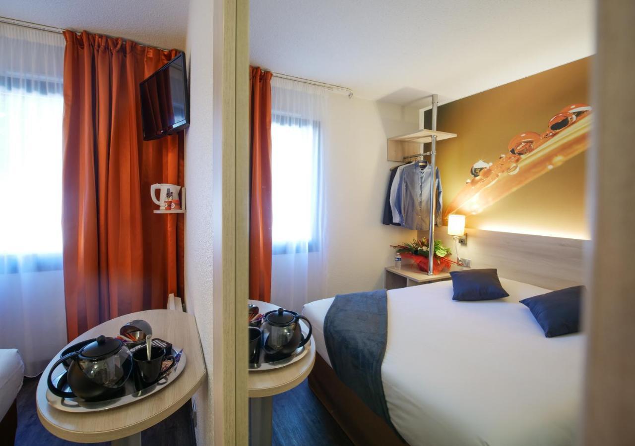 2 Connecting Rooms