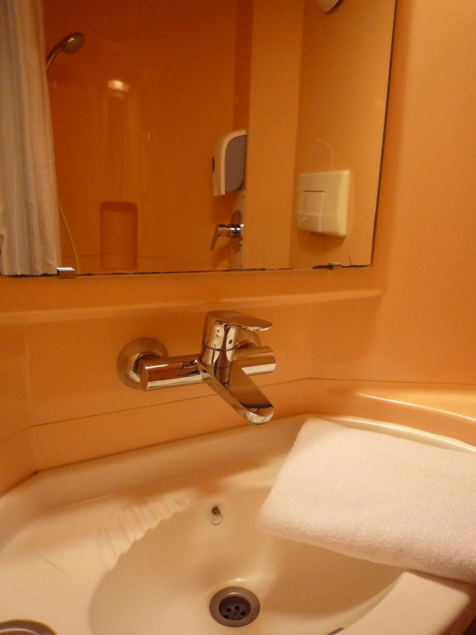 Triple Room 3 Singles Beds