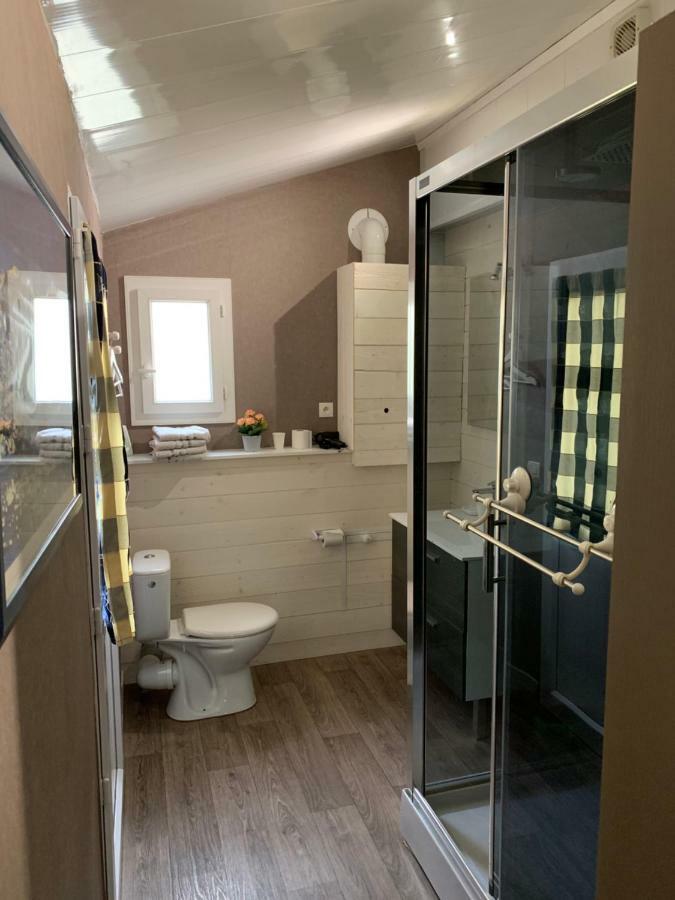 Family Room Private Bathroom