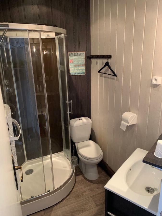 Family Room Private Bathroom