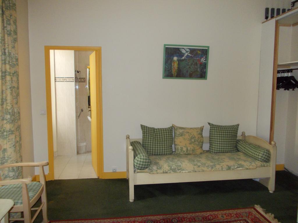 Triple Room (2 Adults + 1 Child),79611165:JPEG