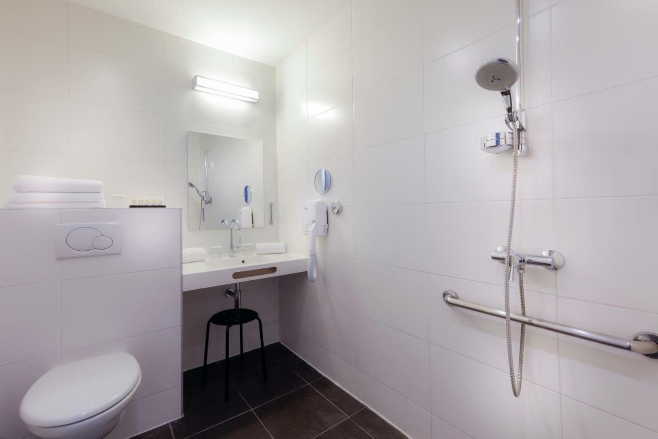 Chambre Triple - Accessible aux Personnes à Mobilité Réduite