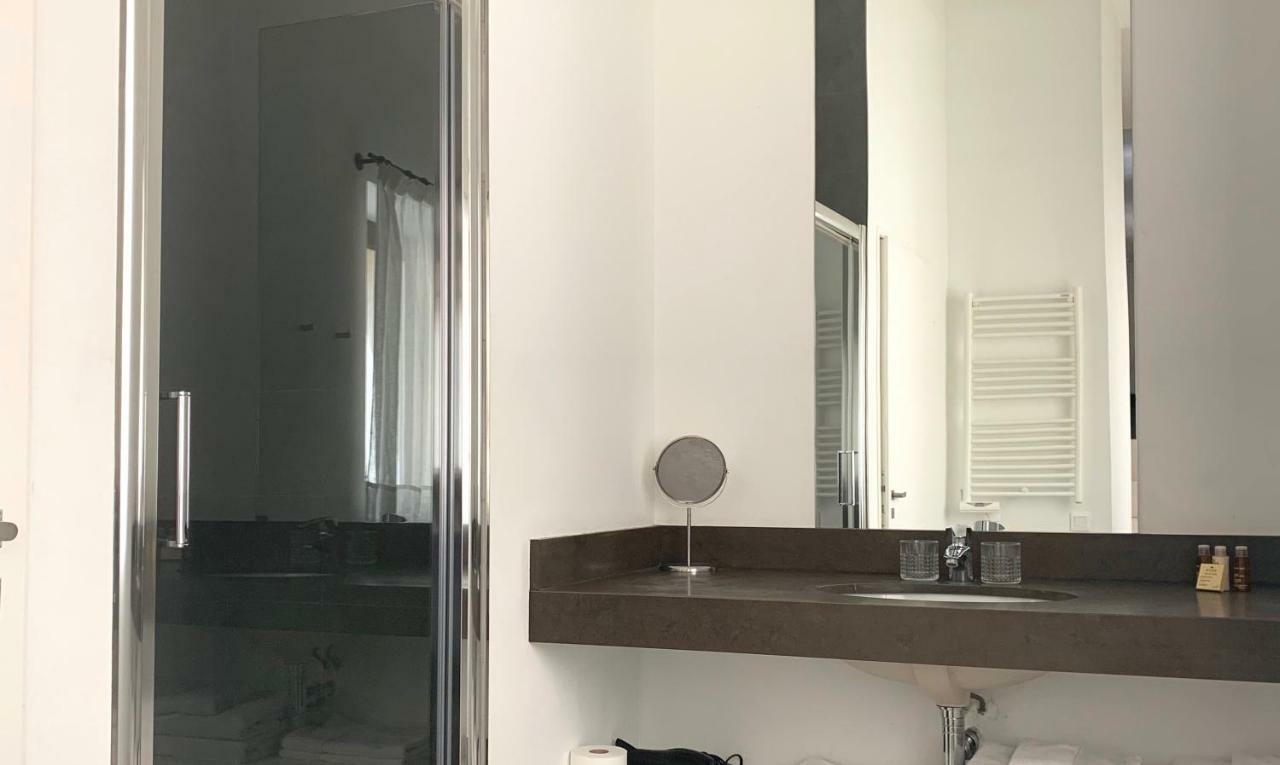 Deluxe One-Bedroom Apartment 4675m2