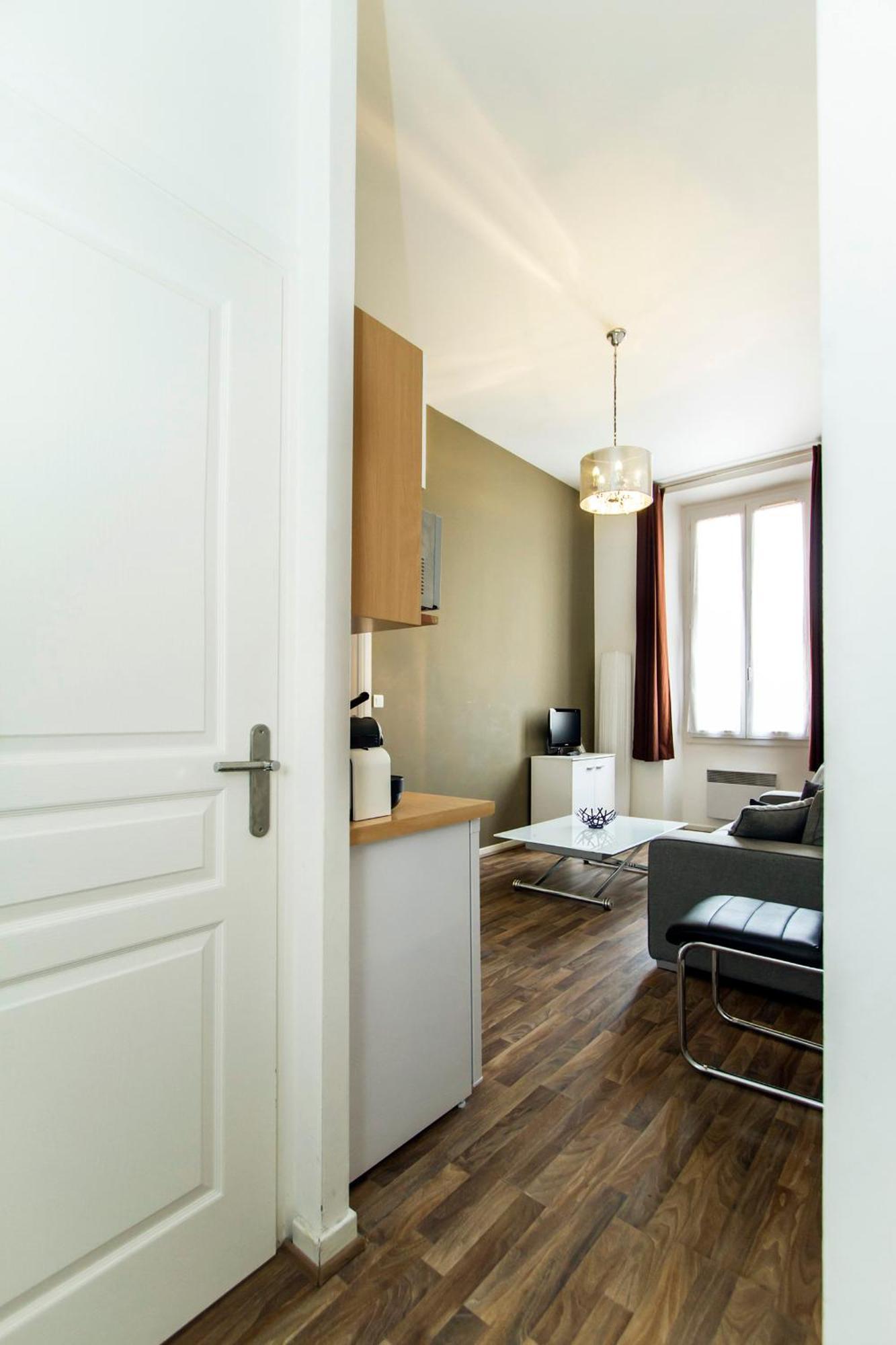 One-Bedroom Apartment