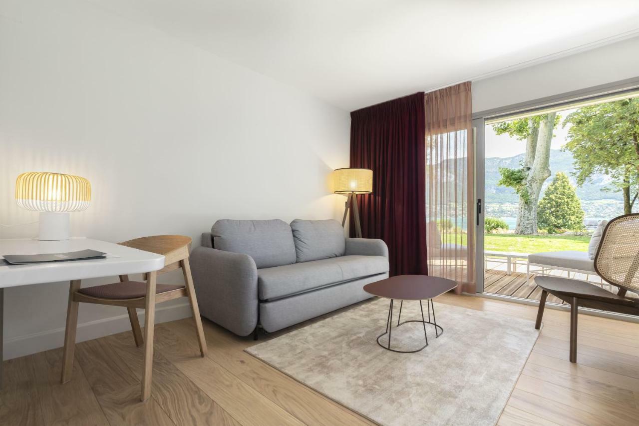 Suite with Lake View