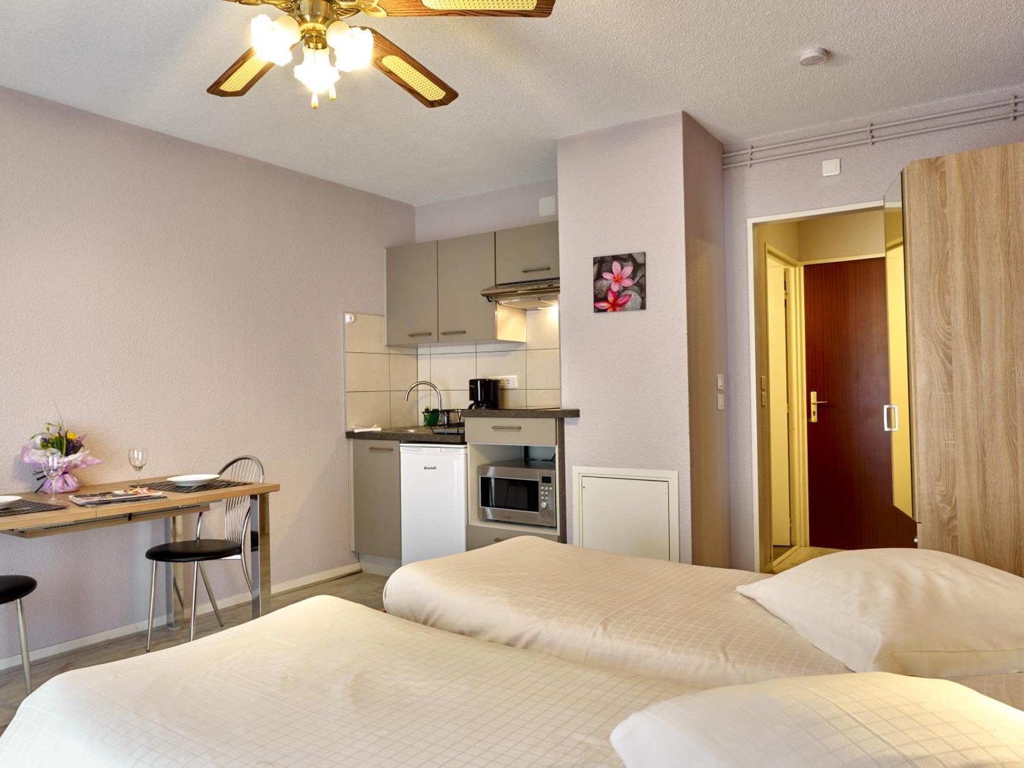 Classic Studio 2 Single Beds