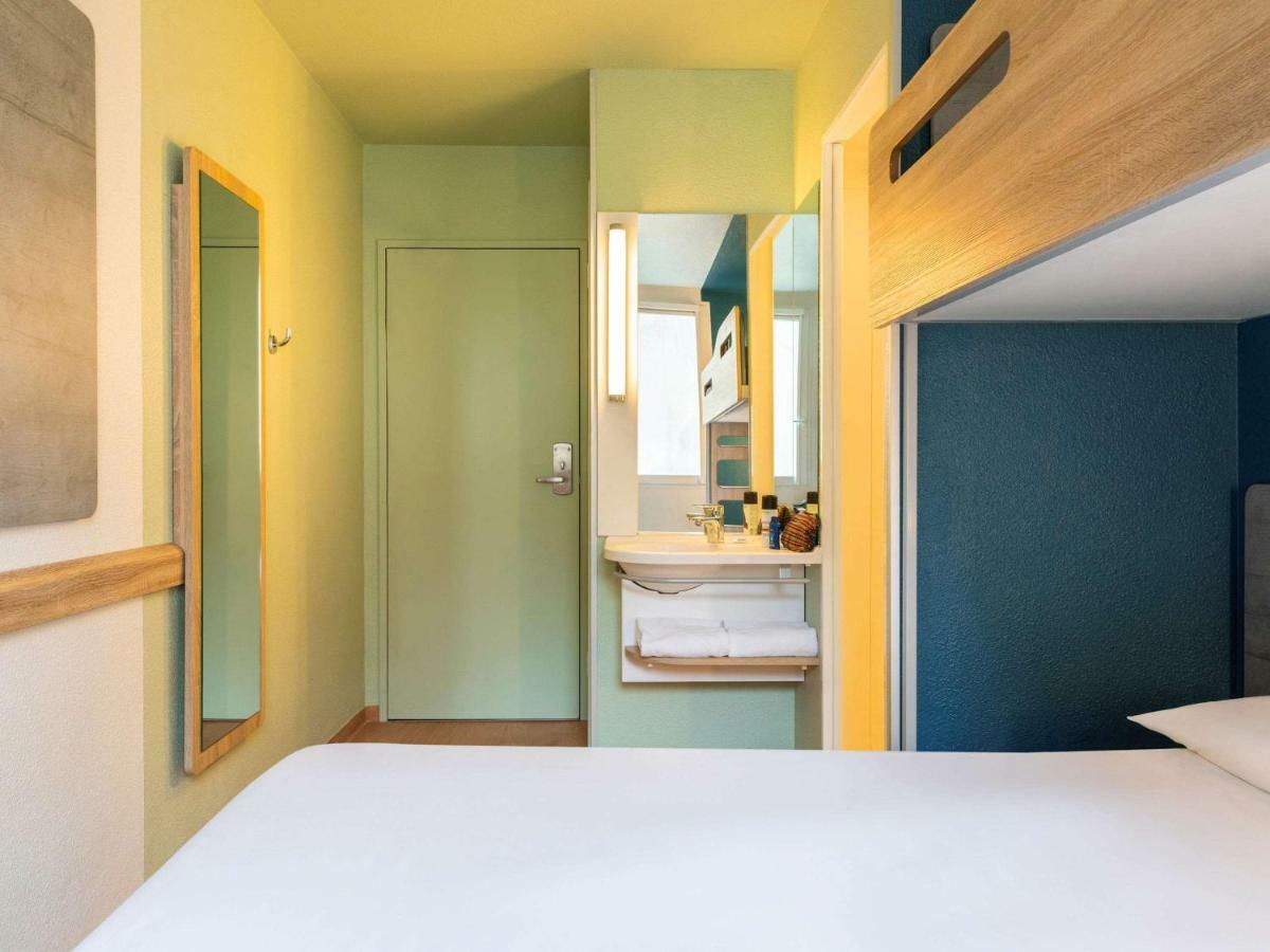 Room with One Queen Bed and One Bunk Bed,845619437:JPEG