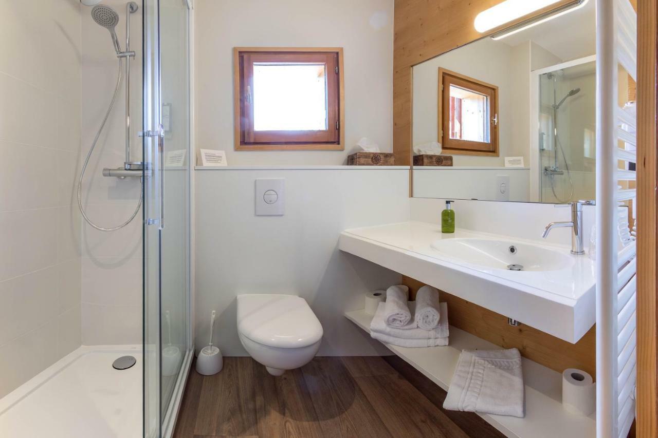 Double Room Short