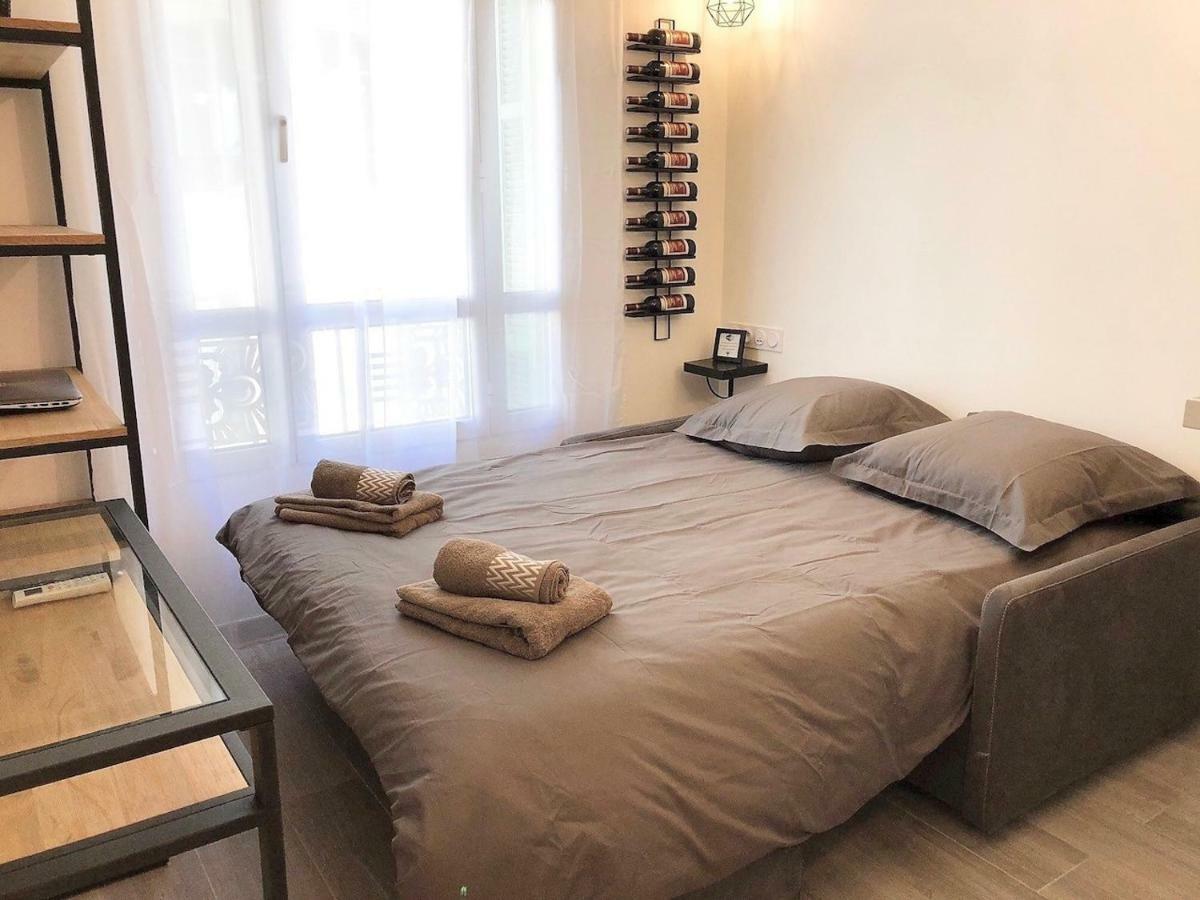 Studio,859759973:JPEG