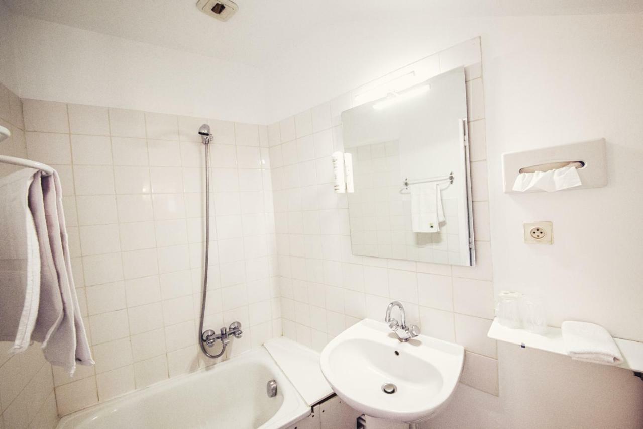 Single Room jacuzzi access