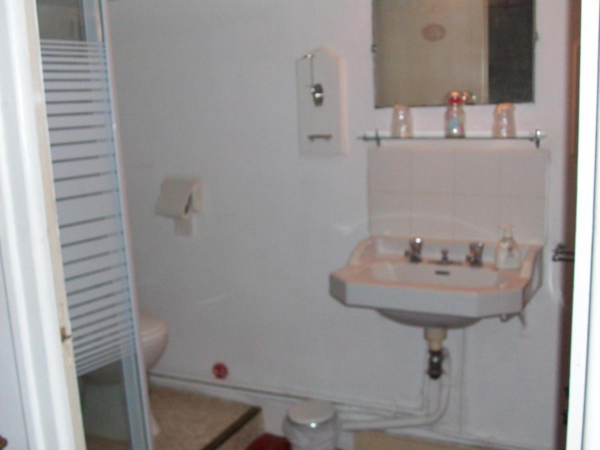 Esclamonde Family Room