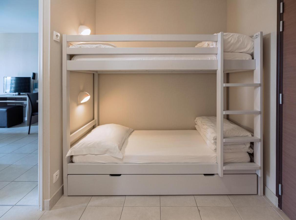 One-Bedroom Apartment Lateral Sea View