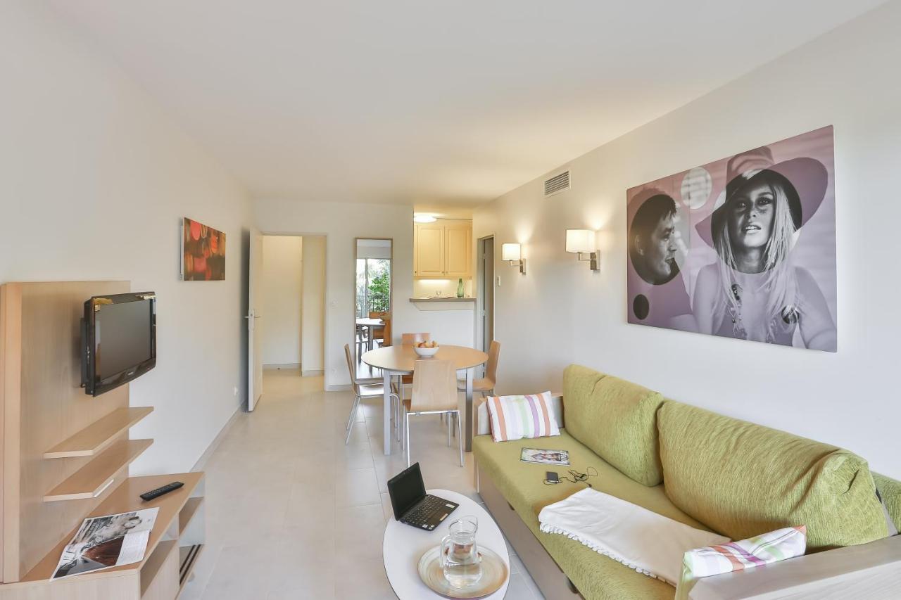 One-Bedroom Apartment with Alcove (Saturday),946948174:JPEG