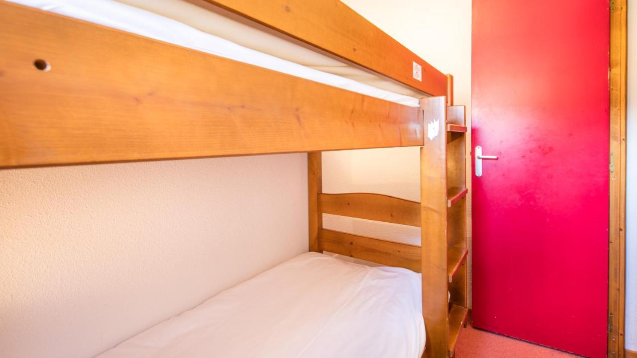 1 Bedroom Apartment sleeping area