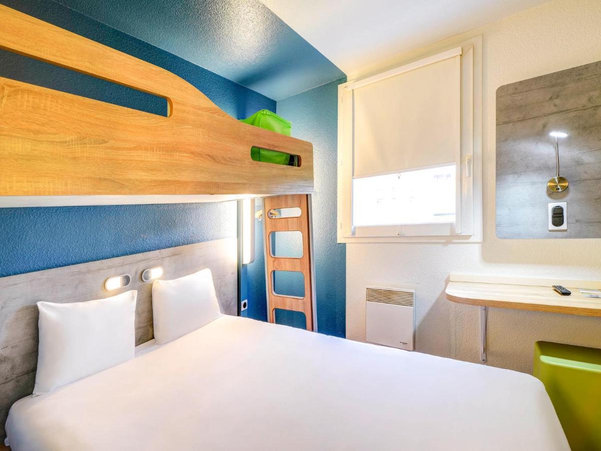 Room One Queen Bed One Bunk Bed
