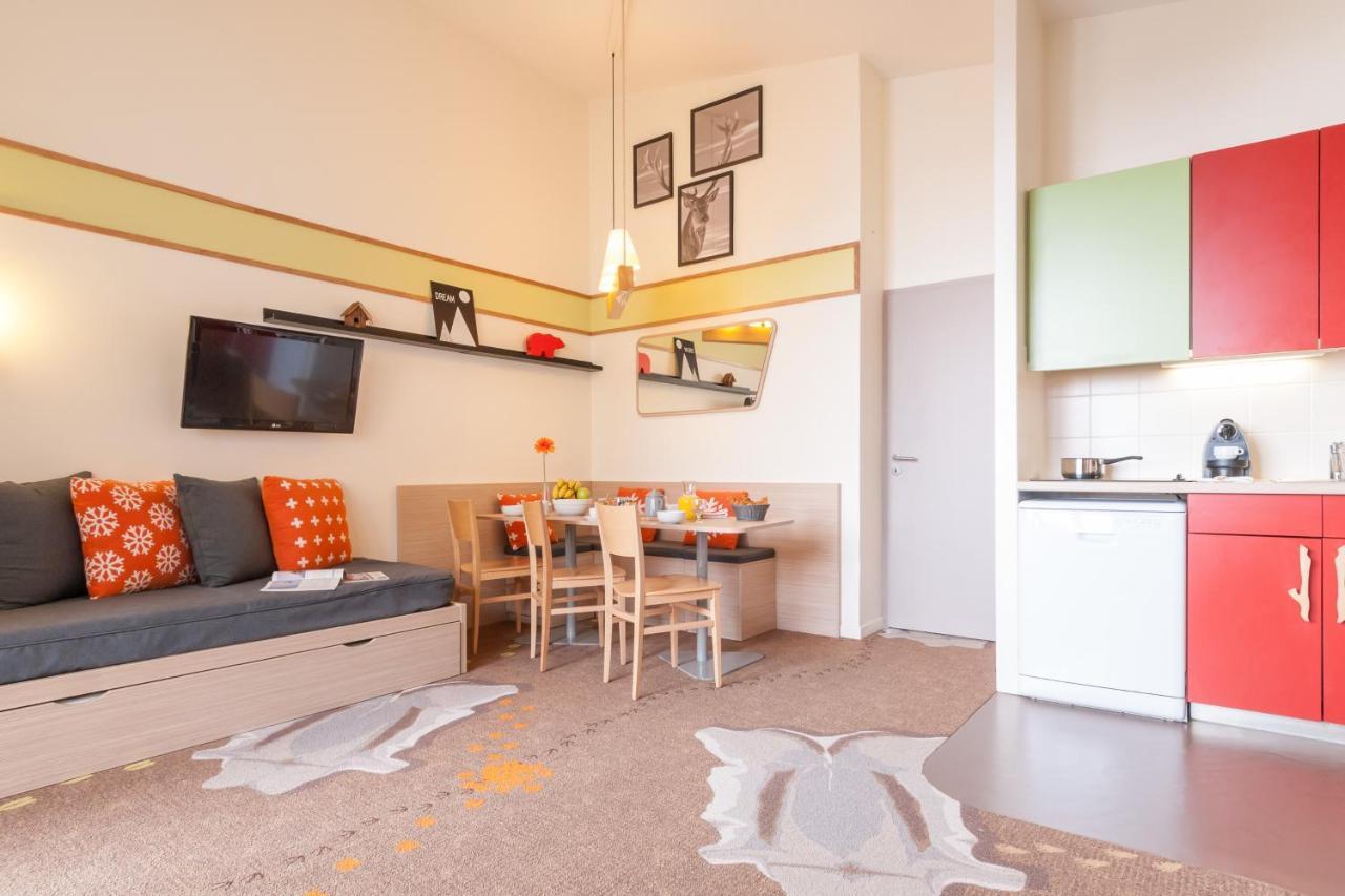 One-Bedroom Apartment with Sleeping Alcove and Open Moutain View (7 People)