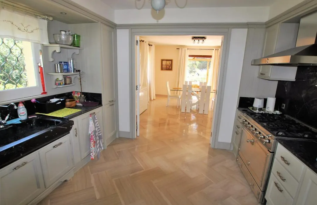 Luxury Villa In Cannes Hills-1