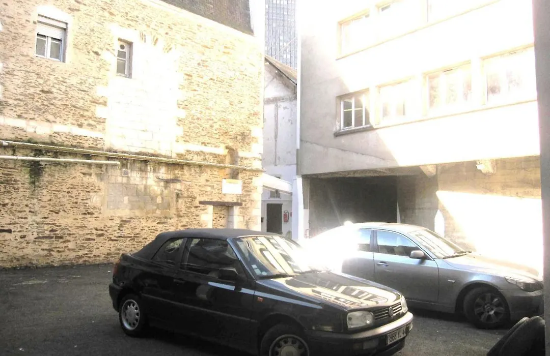Hotel Des 3 Marchands-1