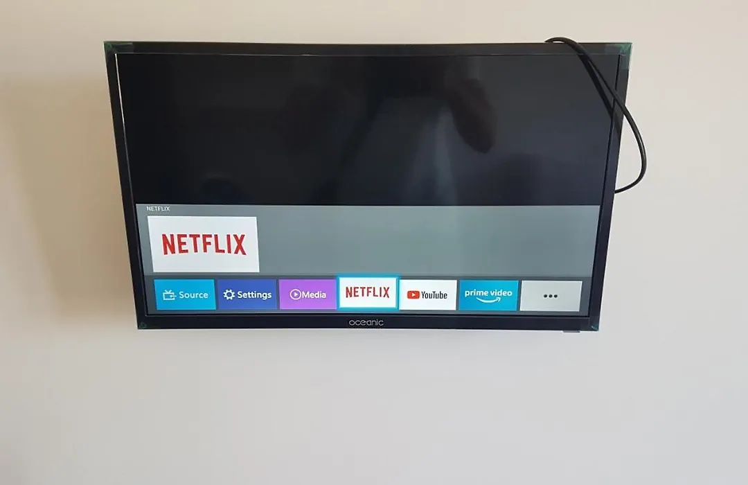 NEW CHEAP PRIVATE ROOM, KITCHEN , OVERWIEUW sea,TRAM on spot, 12 minutes from nice train station with tram , beach in 17 min tram , CHAMBRE PRIVÉE pas cher, cuisine équipée , tram sur place, APERÇU mer, 12 min de la gare de Nice avec le tram, 17 min-1