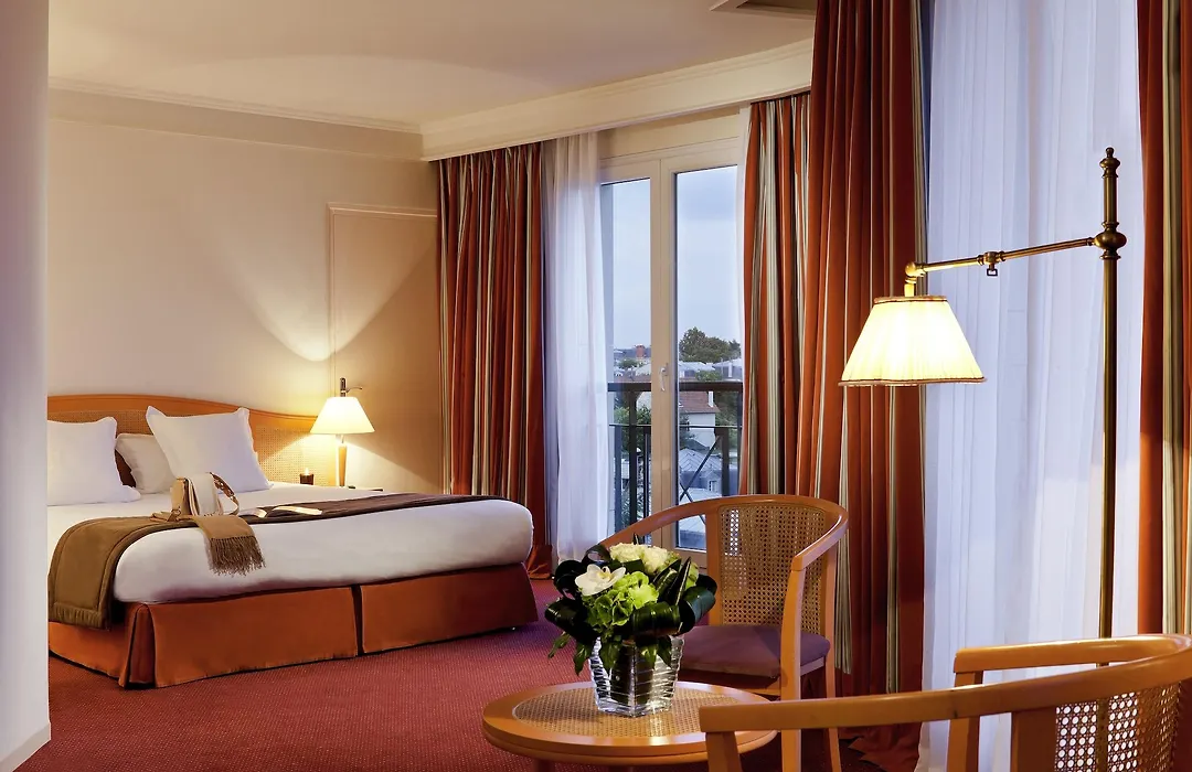 Hôtel Barrière L'Hôtel du Lac-1
