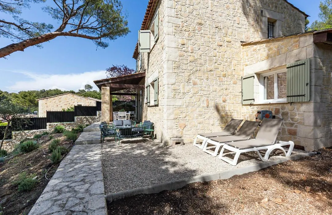 Domaine Du Mont Leuze-1
